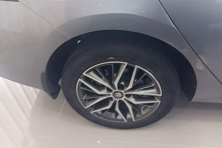Used BYD Qin PLUS 2023 Champion Edition DM-i 120KM Beyond Model Right Rear Wheel Hub