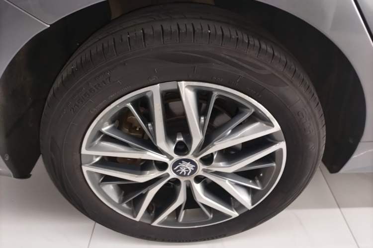Used BYD Qin PLUS 2023 Champion Edition EV 510KM Beyond Model Right Rear Wheel Hub