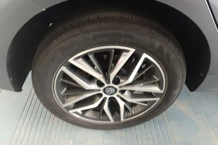 Used BYD Qin PLUS 2023 Champion Edition DM-i 120KM Excellence Model Right Rear Wheel Hub