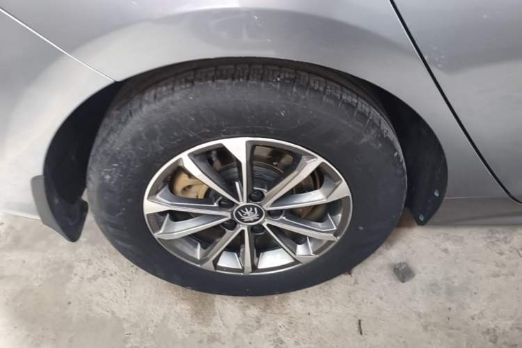 Used BYD Qin PLUS 2023 Champion Edition DM-i 55KM Leading Model Right Rear Wheel Hub