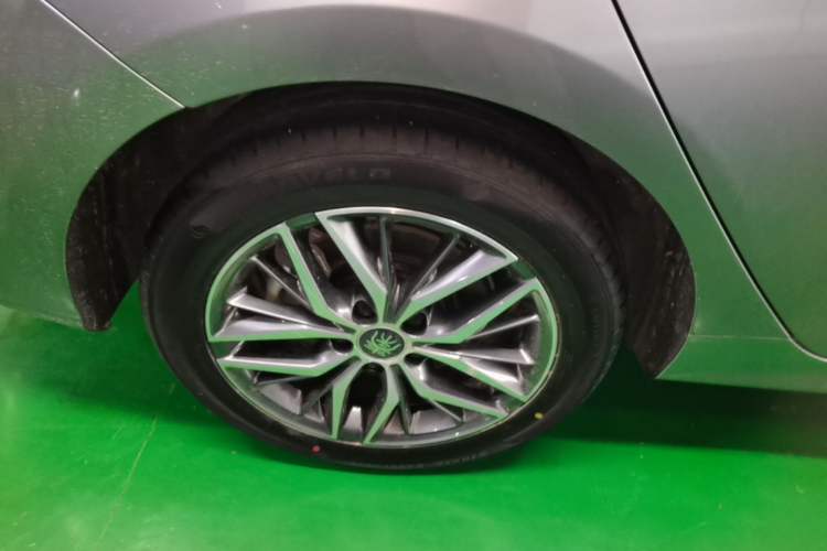 Used BYD Qin PLUS 2023 Champion Edition DM-i 55KM Superior Model Right Rear Wheel Hub