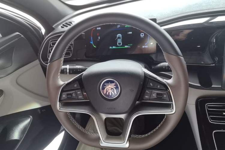 Used BYD Qin PLUS 2023 Champion Edition EV 420KM Leading Model Steering Wheel