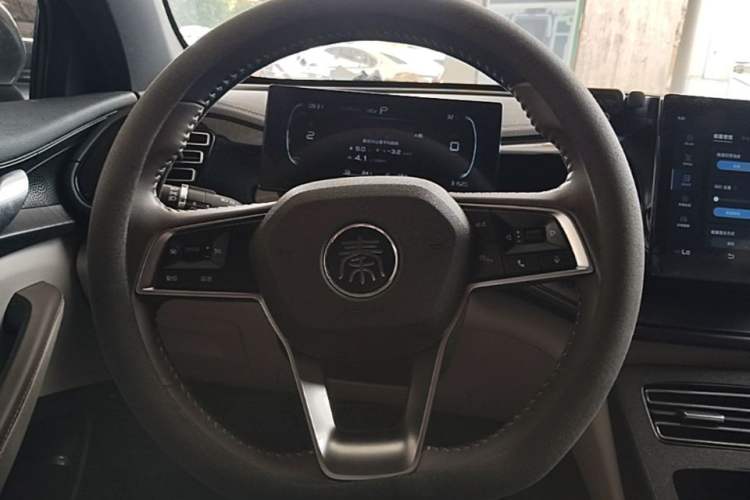 Used BYD Qin PLUS 2023 Champion Edition DM-i 55KM Leading Model Steering Wheel