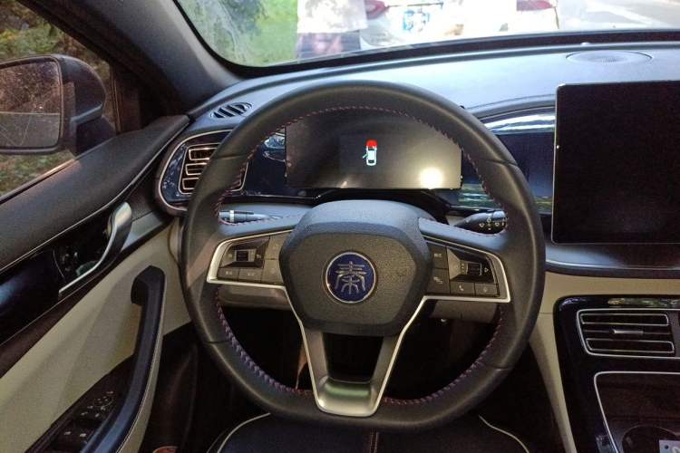 Used BYD Qin PLUS 2023 Champion Edition DM-i 120KM Beyond Model Steering Wheel