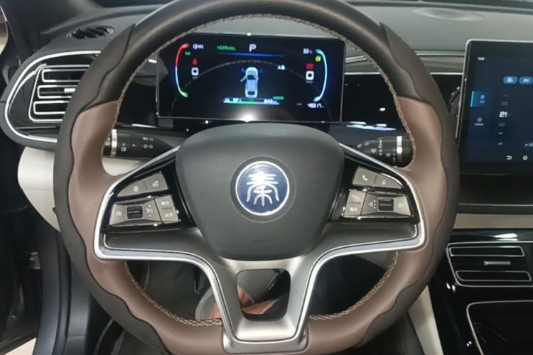 Used BYD Qin PLUS 2023 Champion Edition EV 420KM Superior Model Steering Wheel