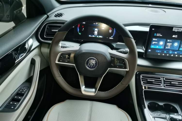 Used BYD Qin PLUS 2023 Champion Edition DM-i 120KM Leading Model Steering Wheel