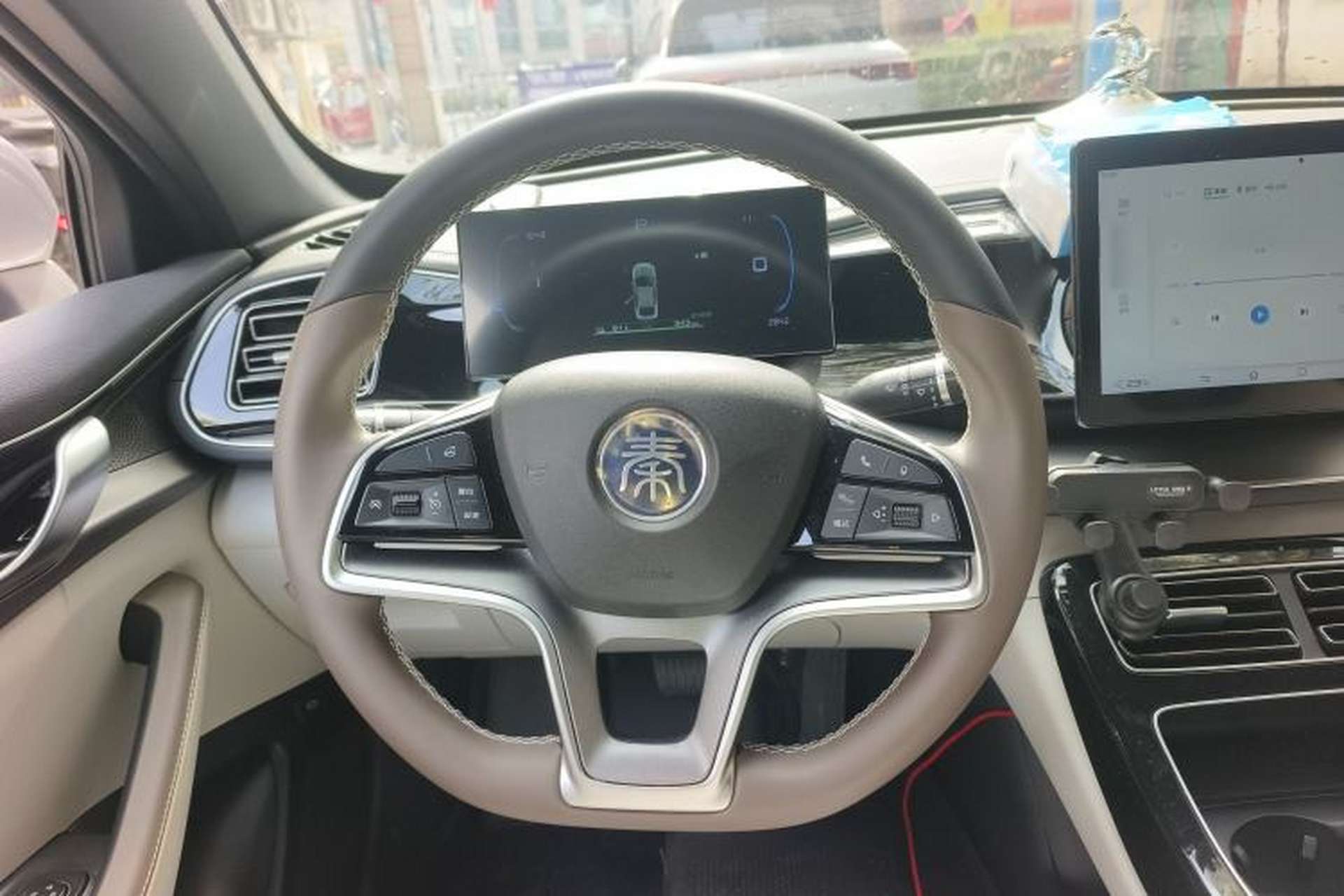 Used BYD Qin PLUS 2023 Champion Edition EV 420KM Leading Model Steering Wheel