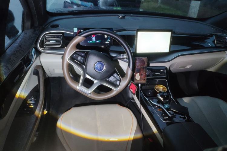 Used BYD Qin PLUS 2023 Champion Edition EV 510KM Leading Model Steering Wheel