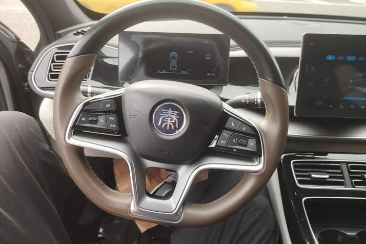 Used BYD Qin PLUS 2023 Champion Edition EV 510KM Leading Model Steering Wheel
