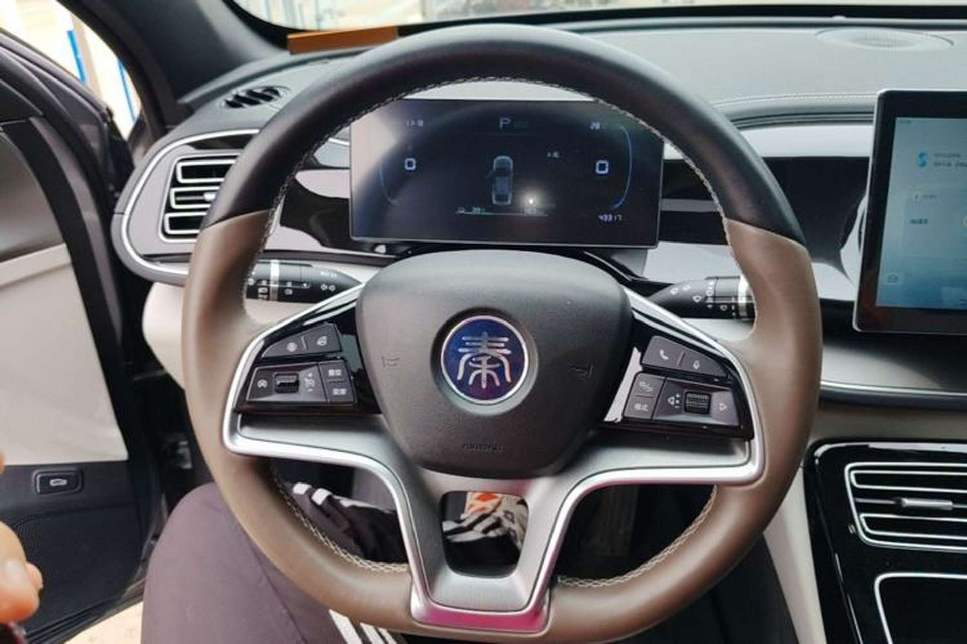 Used BYD Qin PLUS 2023 Champion Edition EV 420KM Superior Model Steering Wheel