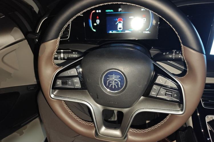 Used BYD Qin PLUS 2023 Champion Edition EV 510KM Leading Model Steering Wheel