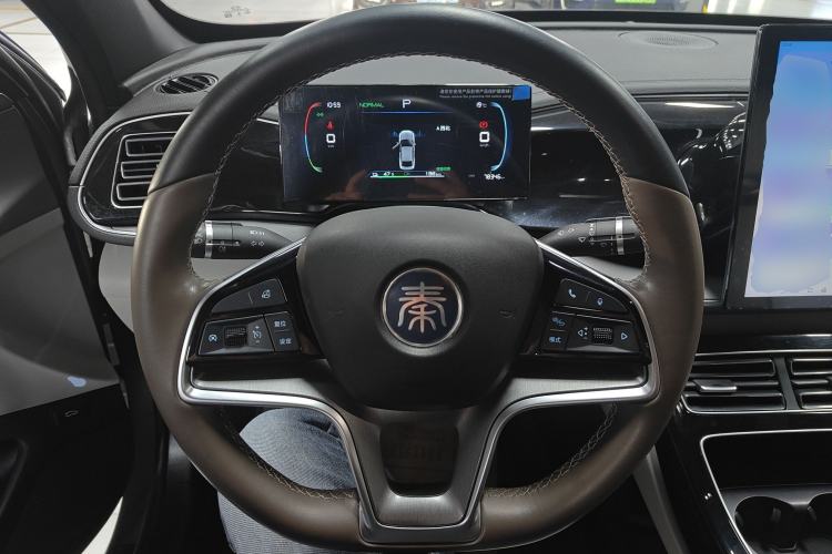 Used BYD Qin PLUS 2023 Champion Edition EV 420KM Leading Model Steering Wheel