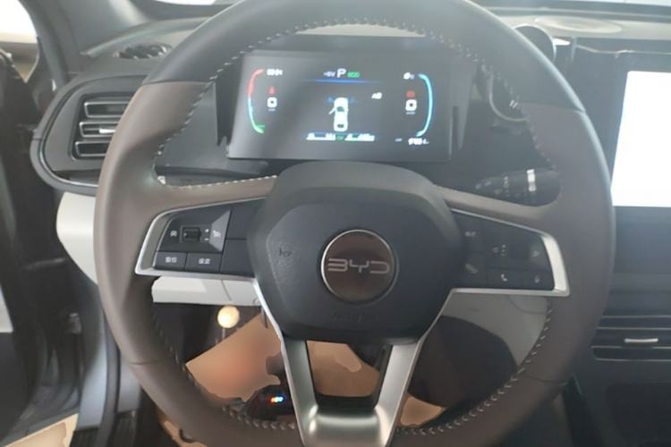Used BYD Qin PLUS 2023 Champion Edition DM-i 55KM Leading Model Steering Wheel
