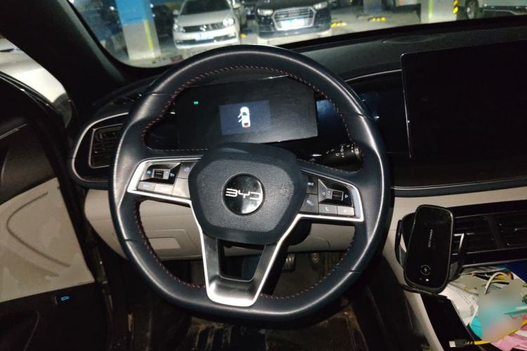 Used BYD Qin PLUS 2023 Champion Edition DM-i 120KM Leading Model Steering Wheel
