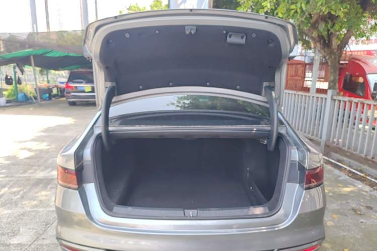 Used BYD Qin PLUS 2023 Champion Edition DM-i 55KM Leading Model Trunk