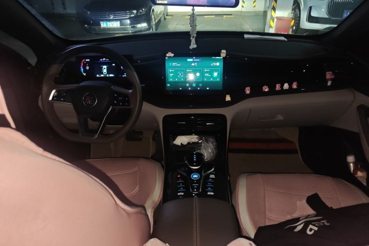 Used BYD Qin PLUS 2023 Champion Edition DM-i 55KM Leading Model Center Console