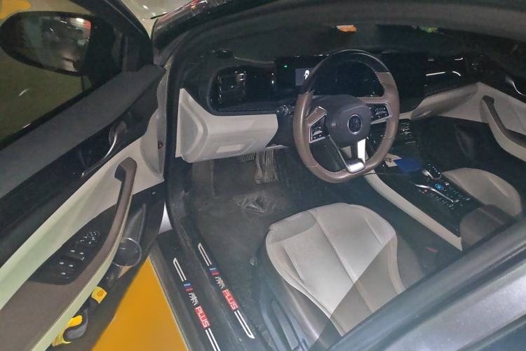 Used BYD Qin PLUS 2023 Champion Edition DM-i 55KM Leading Model Interior 3