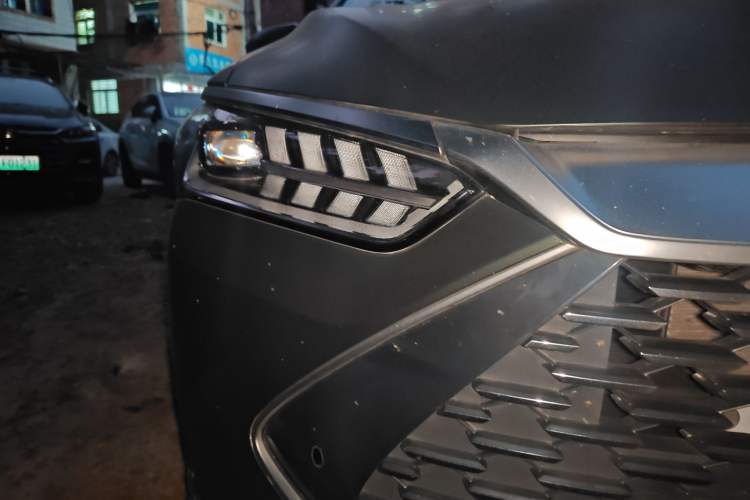 Used BYD Qin PLUS 2023 Champion Edition DM-i 120KM Excellence Model Right Front Headlight