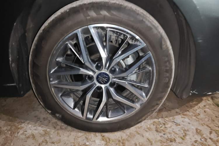 Used BYD Qin PLUS 2023 Champion Edition DM-i 120KM Excellence Model Right Front Wheel Hub