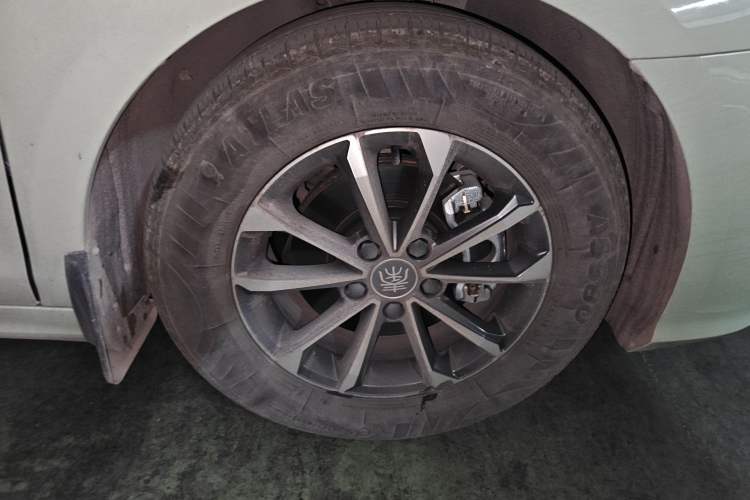 Used BYD Qin PLUS 2023 Champion Edition DM-i 55KM Leading Model Right Front Wheel Hub