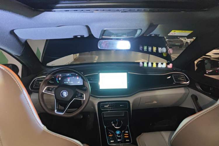 Used BYD Qin PLUS 2023 Champion Edition DM-i 55KM Superior Model Center Console