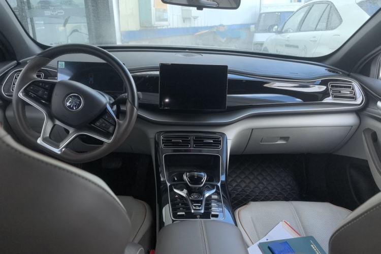 Used BYD Qin PLUS 2023 Champion Edition EV 420KM Superior Model Center Console