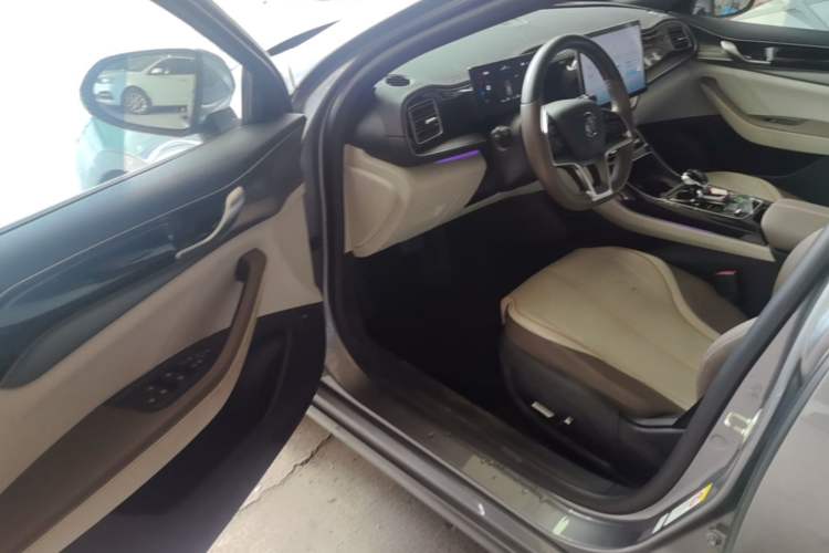 Used BYD Qin PLUS 2023 Champion Edition DM-i 120KM Excellence Model Driver Seat