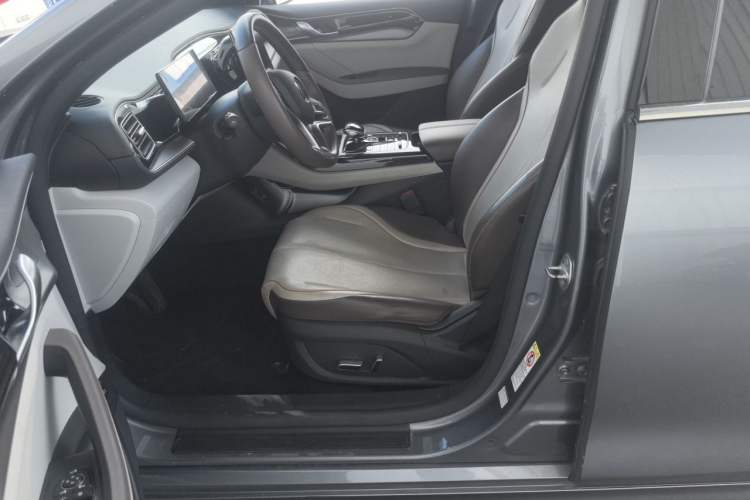 Used BYD Qin PLUS 2023 Champion Edition EV 420KM Superior Model Driver Seat