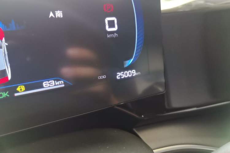 Used BYD Qin PLUS 2023 Champion Edition DM-i 120KM Excellence Model Odometer Close Up