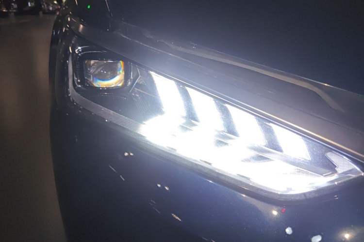 Used BYD Qin PLUS 2023 Champion Edition DM-i 55KM Superior Model Right Front Headlight