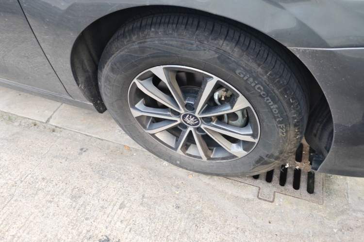 Used BYD Qin PLUS 2023 Champion Edition DM-i 55KM Leading Model Right Front Wheel Hub