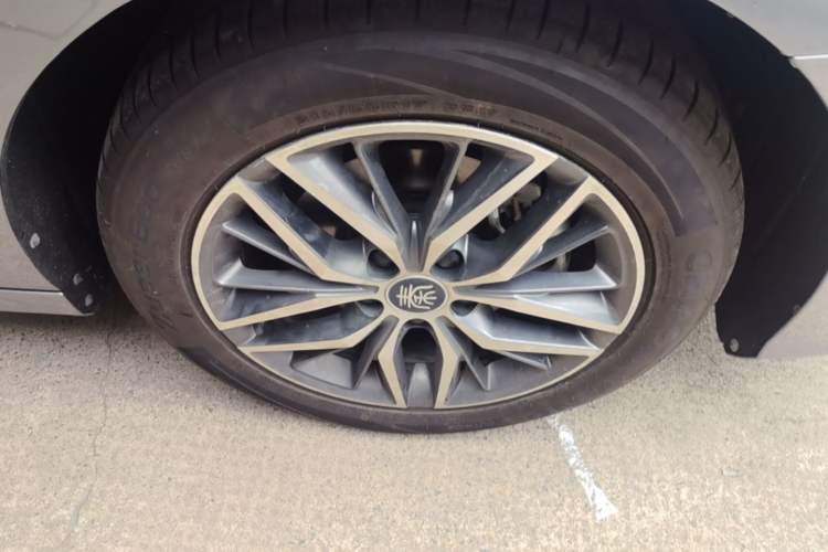 Used BYD Qin PLUS 2023 Champion Edition DM-i 120KM Excellence Model Right Front Wheel Hub
