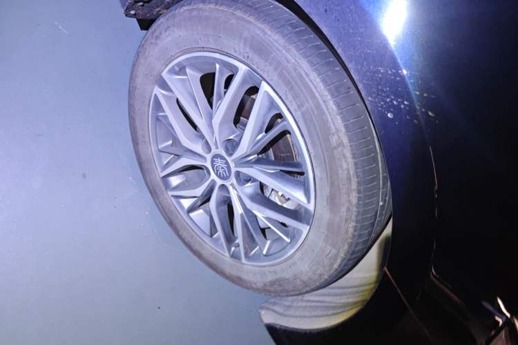 Used BYD Qin PLUS 2023 Champion Edition DM-i 55KM Superior Model Right Front Wheel Hub