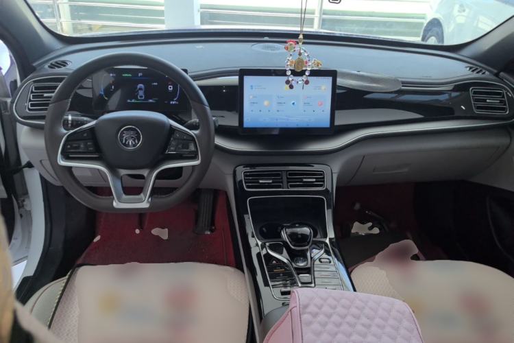 Used BYD Qin PLUS 2023 Champion Edition EV 420KM Leading Model Center Console