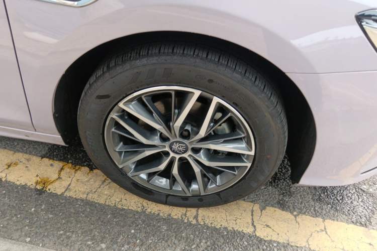 Used BYD Qin PLUS 2023 Champion Edition DM-i 120KM Leading Model Right Front Wheel Hub