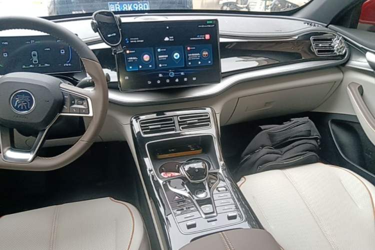 Used BYD Qin PLUS 2023 Champion Edition DM-i 120KM Excellence Model Audio And AC Panel