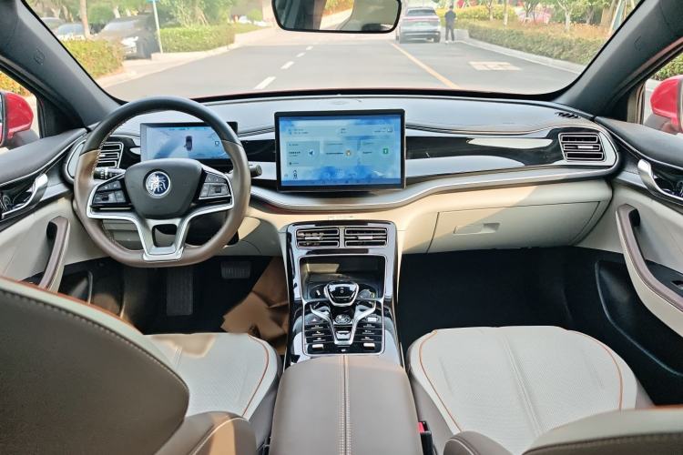 Used BYD Qin PLUS 2023 Champion Edition EV 610KM Excellence Model Center Console