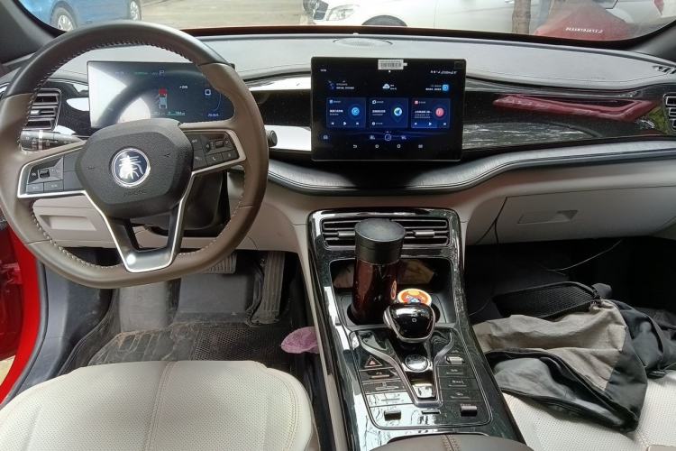 Used BYD Qin PLUS 2023 Champion Edition DM-i 55KM Leading Model Center Console
