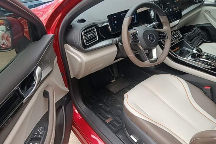Used BYD Qin PLUS 2023 Champion Edition DM-i 120KM Excellence Model Driver Seat