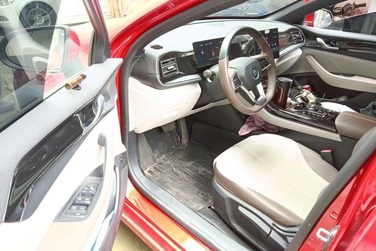 Used BYD Qin PLUS 2023 Champion Edition DM-i 55KM Leading Model Driver Seat