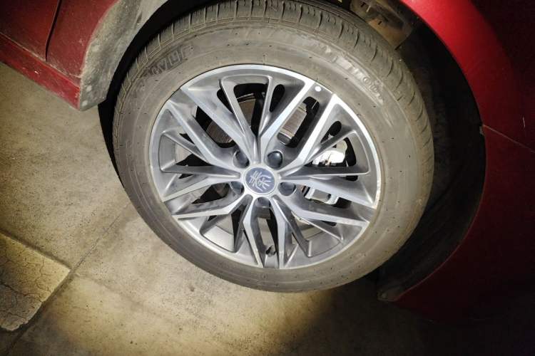 Used BYD Qin PLUS 2023 Champion Edition DM-i 120KM Beyond Model Right Front Wheel Hub