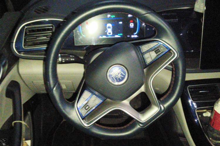 Used BYD Qin PLUS 2023 Champion Edition EV 510KM Leading Model Steering Wheel
