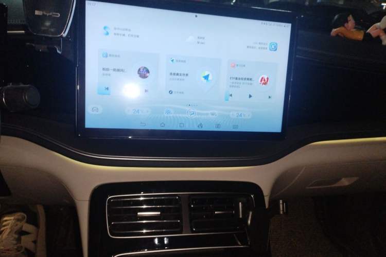 Used BYD Qin PLUS 2023 Champion Edition DM-i 120KM Excellence Model Audio And AC Panel