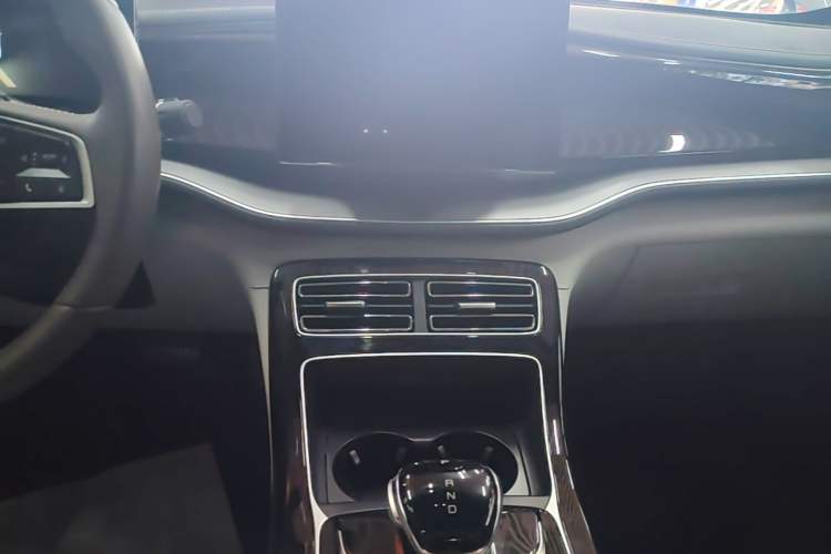 Used BYD Qin PLUS 2023 Champion Edition DM-i 120KM Leading Model Audio And AC Panel