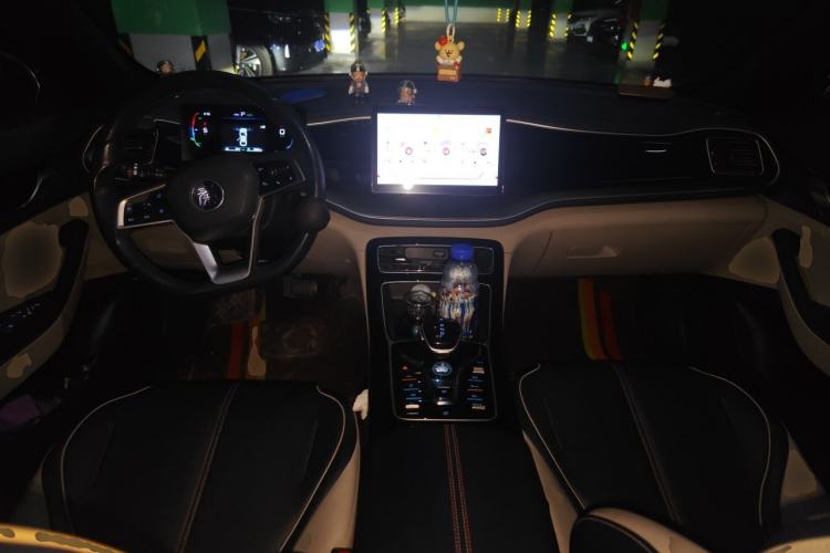 Used BYD Qin PLUS 2023 Champion Edition DM-i 55KM Superior Model Center Console