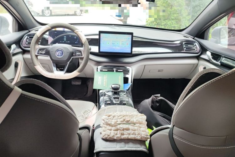 Used BYD Qin PLUS 2023 Champion Edition DM-i 55KM Leading Model Center Console