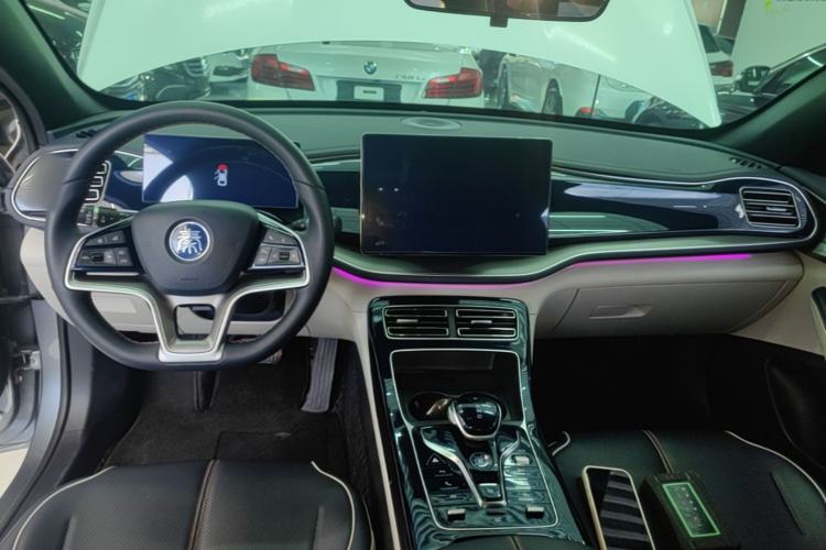 Used BYD Qin PLUS 2023 Champion Edition DM-i 120KM Excellence Model Center Console
