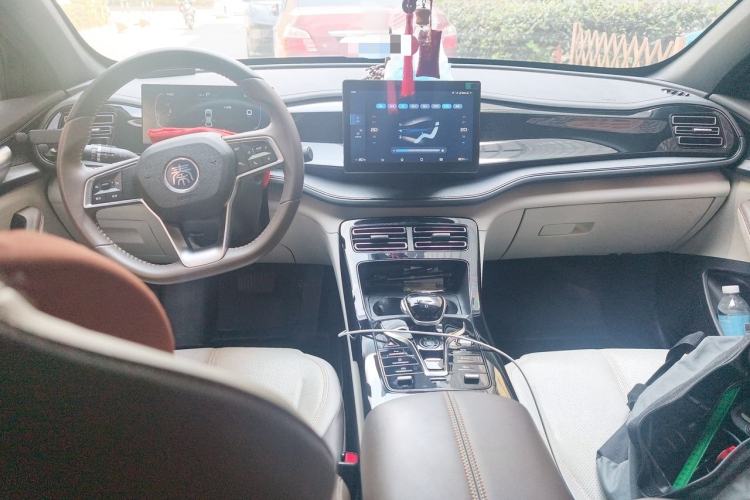 Used BYD Qin PLUS 2023 Champion Edition DM-i 55KM Leading Model Center Console