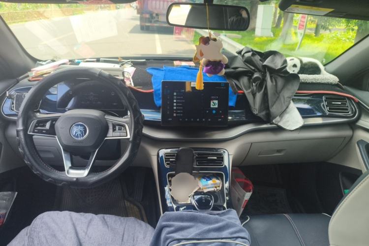 Used BYD Qin PLUS 2023 Champion Edition DM-i 120KM Leading Model Center Console