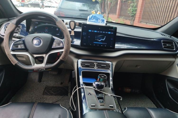 Used BYD Qin PLUS 2023 Champion Edition EV 420KM Leading Model Center Console